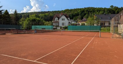 tenisove-kurty-jaluvci